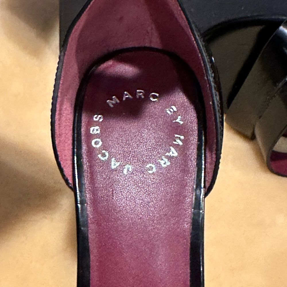 Marc Jacobs Women’s Stud Strap Half Moon Hight Heel black leather sandal US 7,5 - Picture 8 of 14